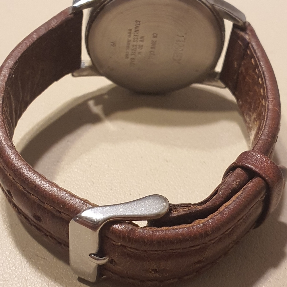 10/$20 Timex Indiglo Silver/White Leather Men's Watch - Picture 3 of 4